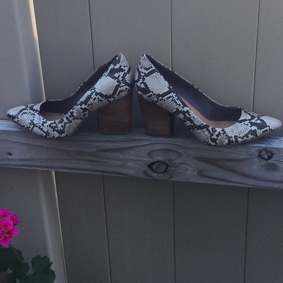 Crown Vintage block heel snake skin print shoes - Picture 3 of 6